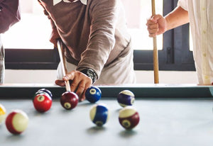 Pourquoi crachez-vous une queue de billard ?